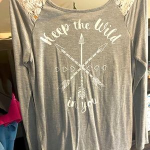 No boundaries long sleeve blouse size:L